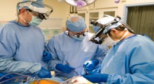 Dr. Ellenbogen in surgery 