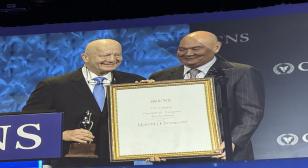 Dr. Richard G. Ellenbogen receives Founder’s Laurel Award
